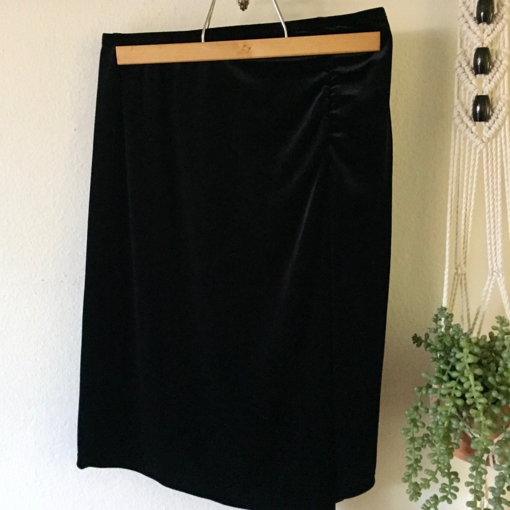 BCBG MAXAZRIA VELVET SKIRT